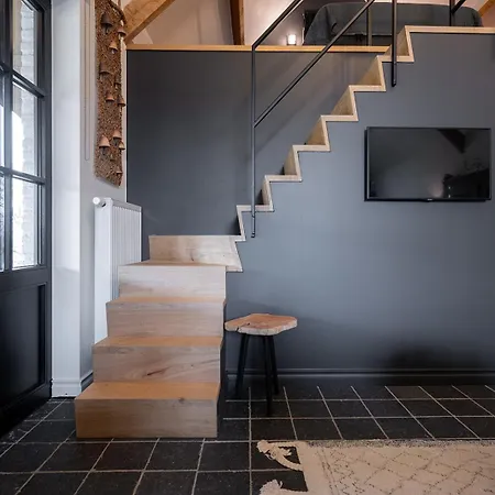 A&a Met Mezzanine